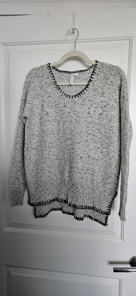 Cable & Gauge Grey Sweater, Size XS (BUT fits a Small)