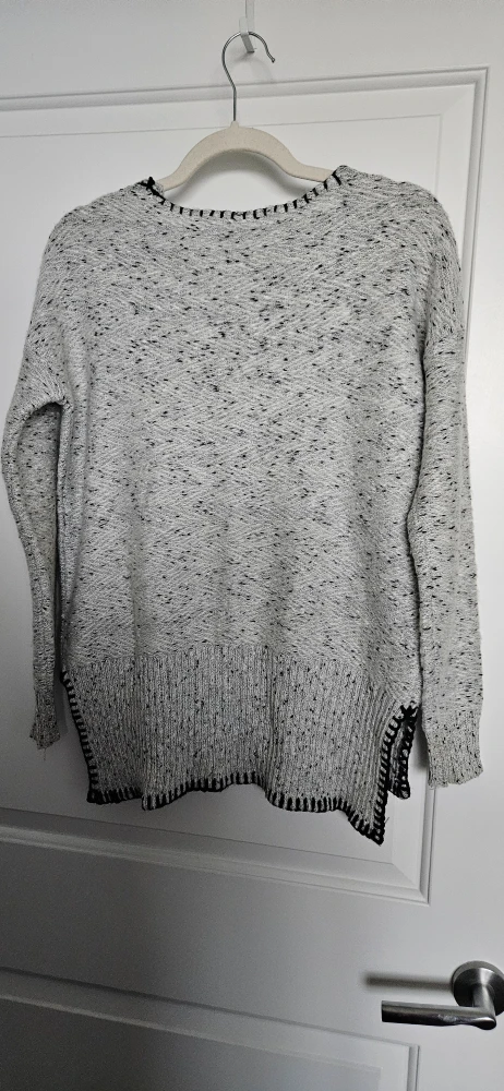 Cable & Gauge Grey Sweater, Size XS (BUT fits a Small) - photo 2