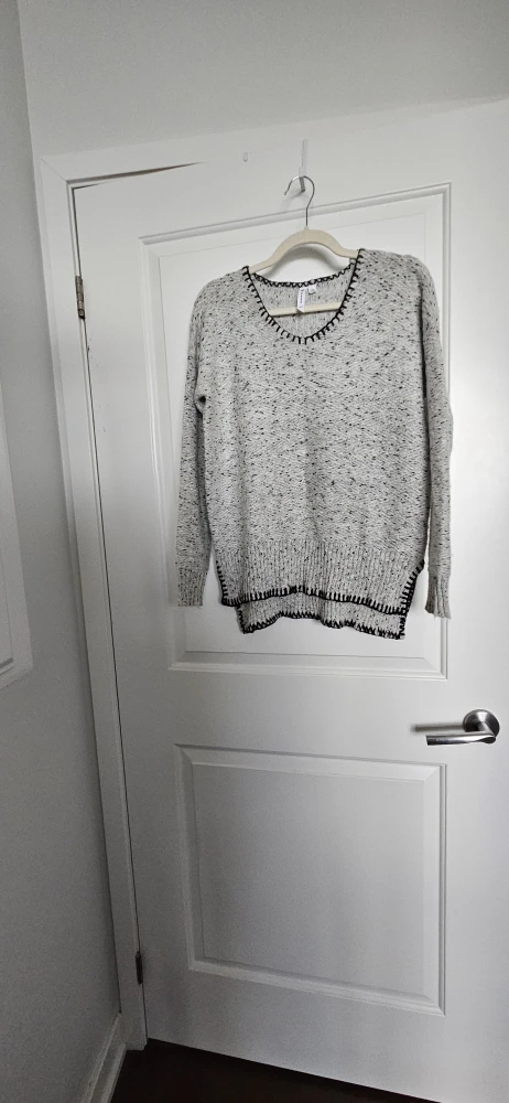 Cable & Gauge Grey Sweater, Size XS (BUT fits a Small) - photo 3
