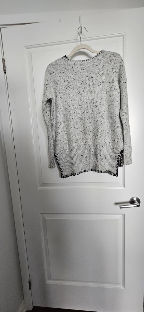 Cable & Gauge Grey Sweater, Size XS (BUT fits a Small) - photo 4