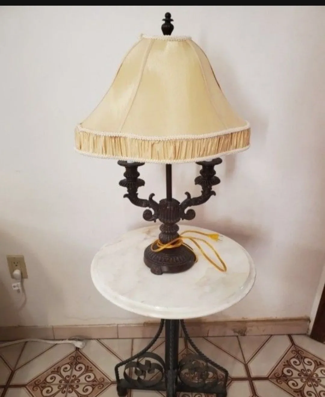Beautiful vintage victorian style lamp thumbnail