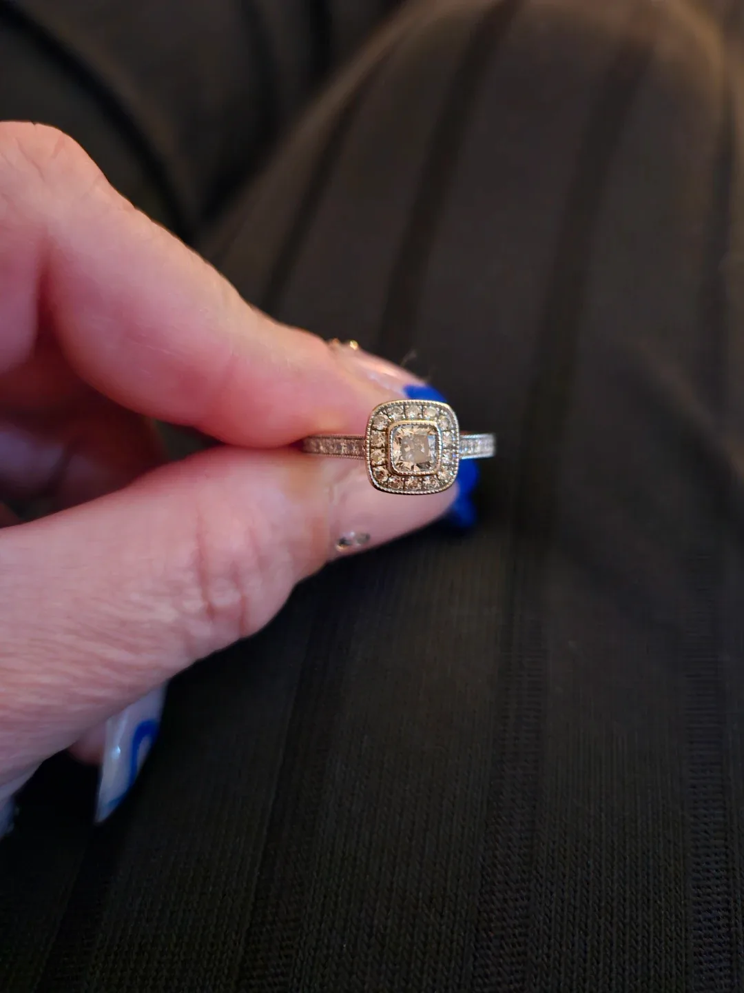 Diamond Engagement Ring image indicator(3)