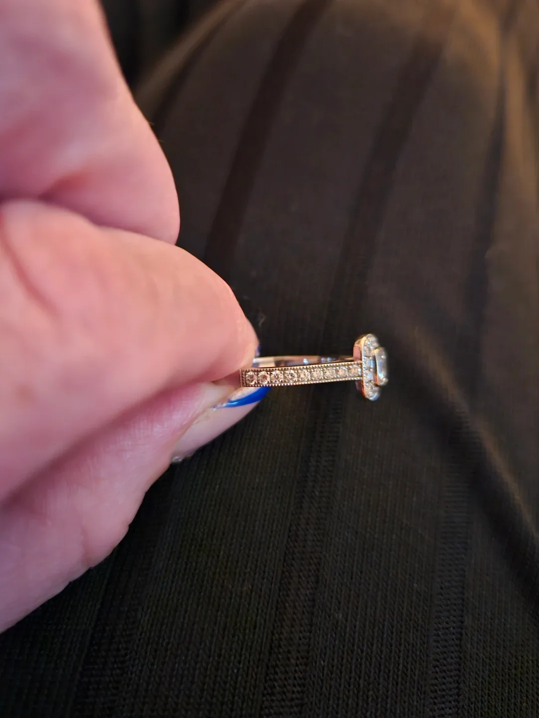 Diamond Engagement Ring image indicator(4)