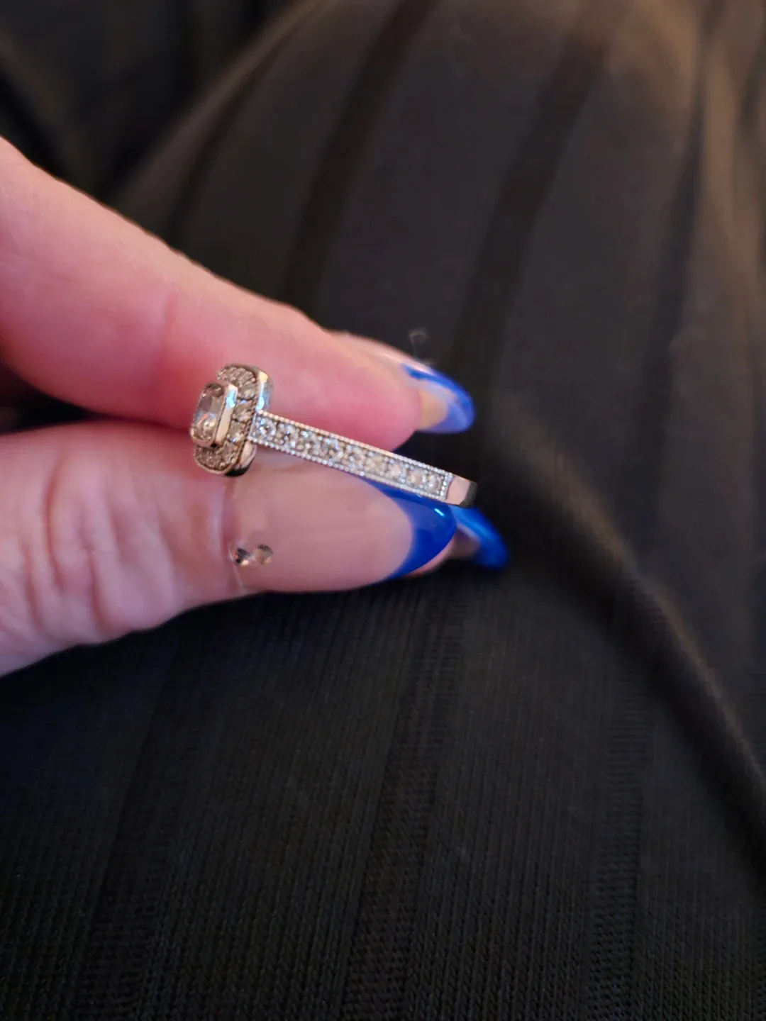 Diamond Engagement Ring image indicator(5)