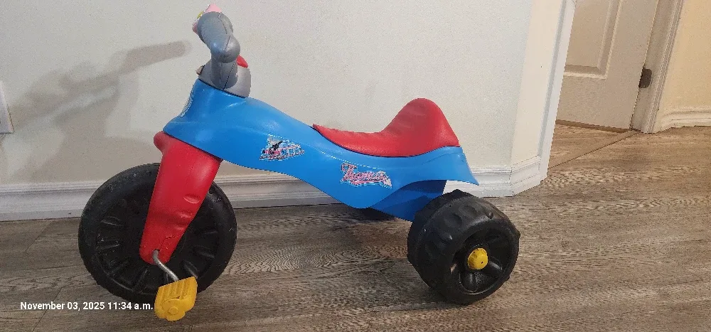 Fisher-Price Nickelodeon Paw Patrol Lights & Sounds Trike image indicator(2)