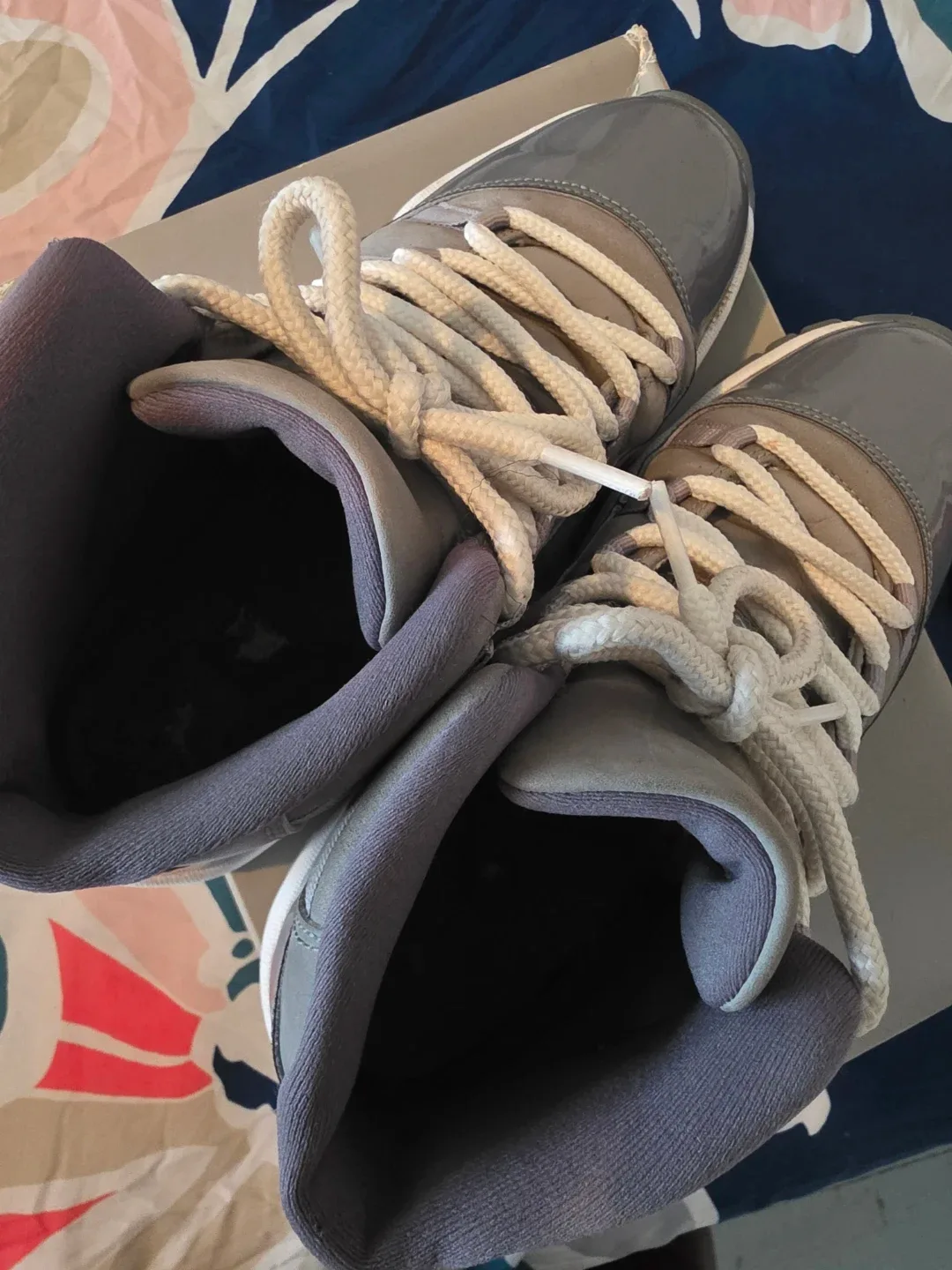 Air Jordan 11 Retro (GS) Size 7Y image indicator(4)