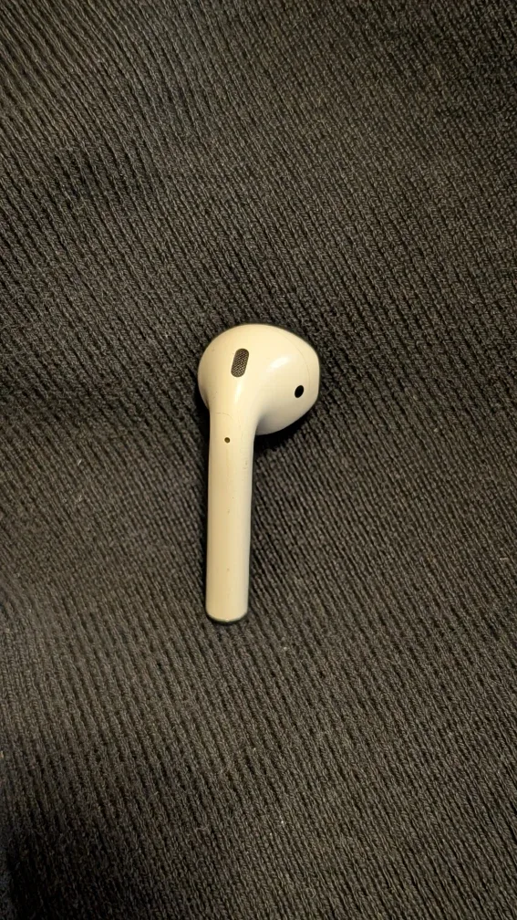 Used Apple Airpod (Single) - Right Ear image indicator(2)