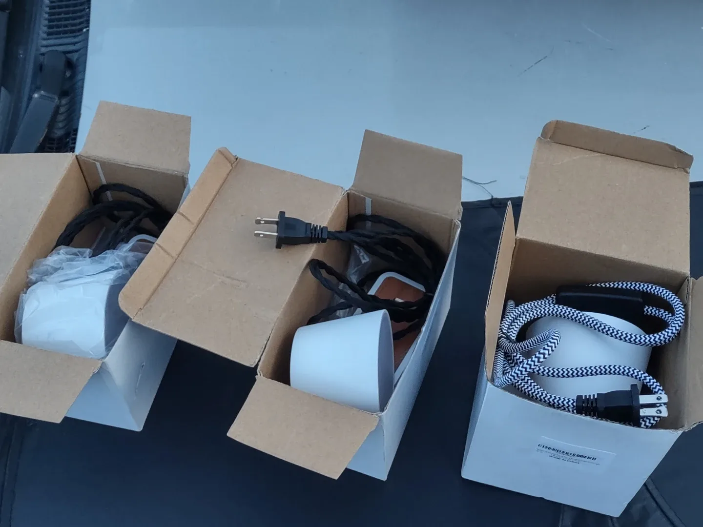 Set of 3 White Table Lamps image indicator(6)