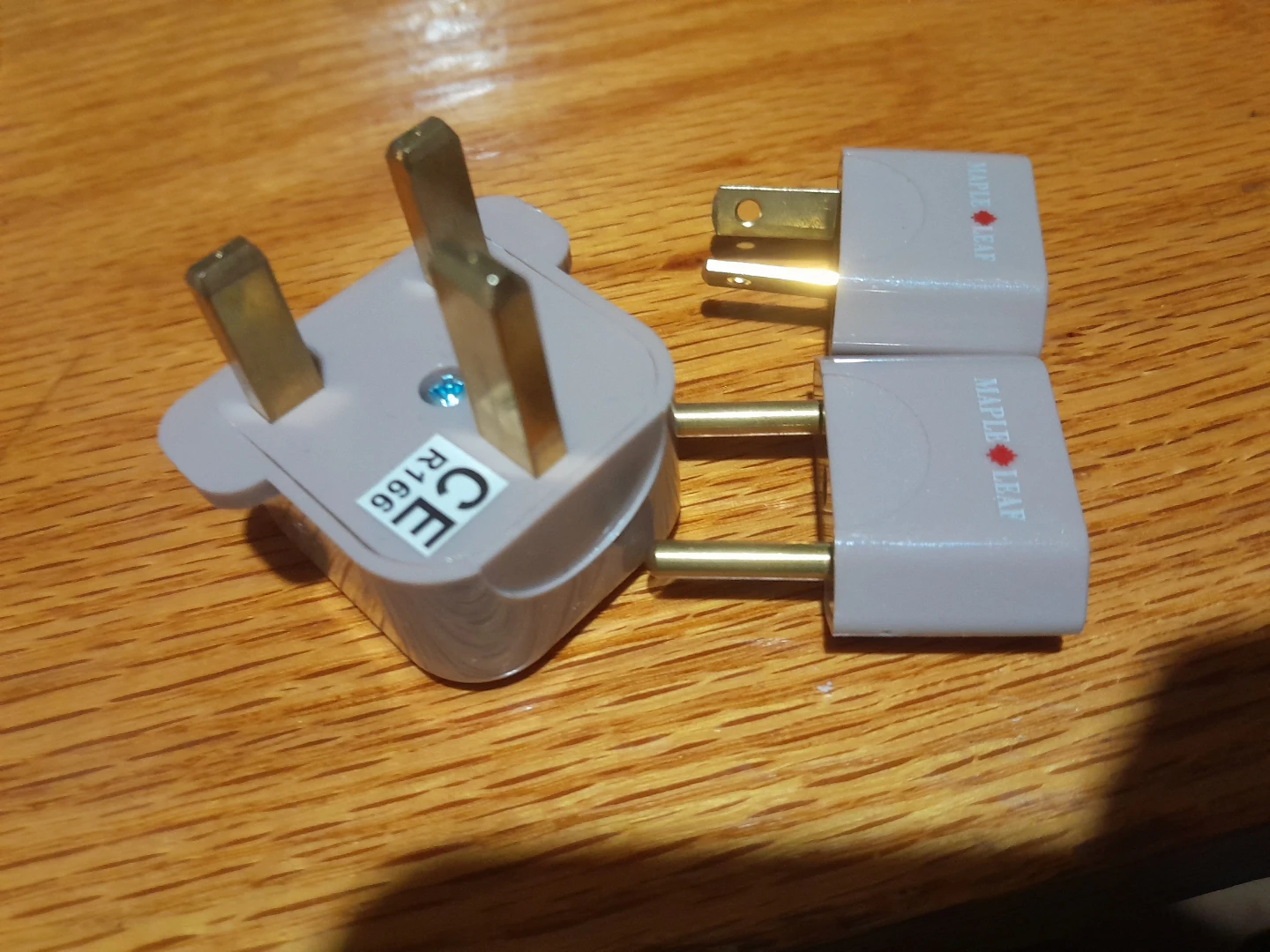 Maple Leaf Travel Adapter Set - photo 2