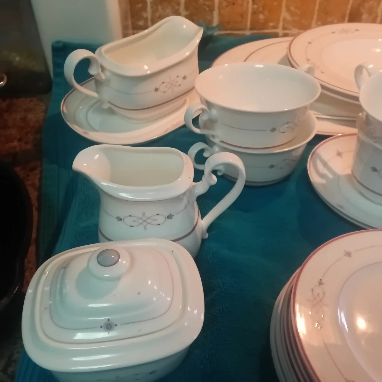 Collection of Villeroy and Boch Dishes image indicator(7)
