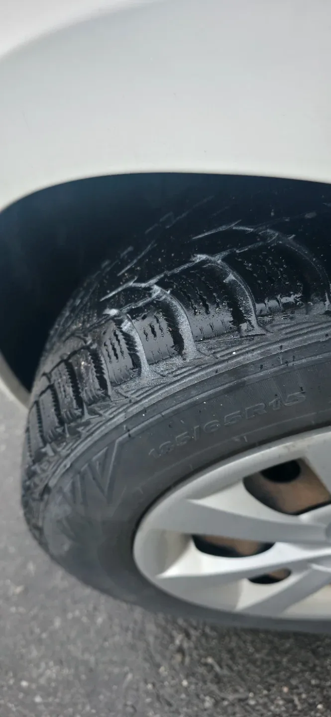 White 2014 Kia Rio 5-Door Hatchback image indicator(6)