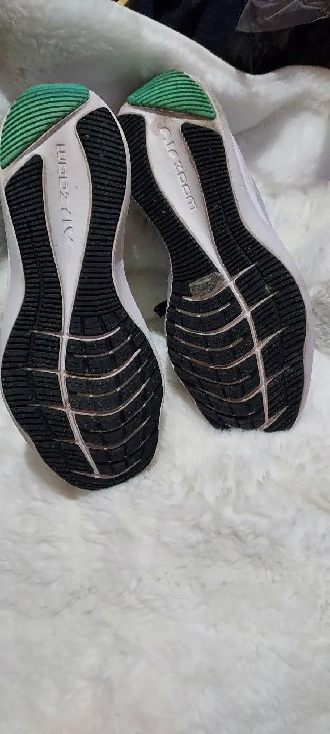 Nike Zoom Running Shoes - Size US 7.5 image indicator(2)