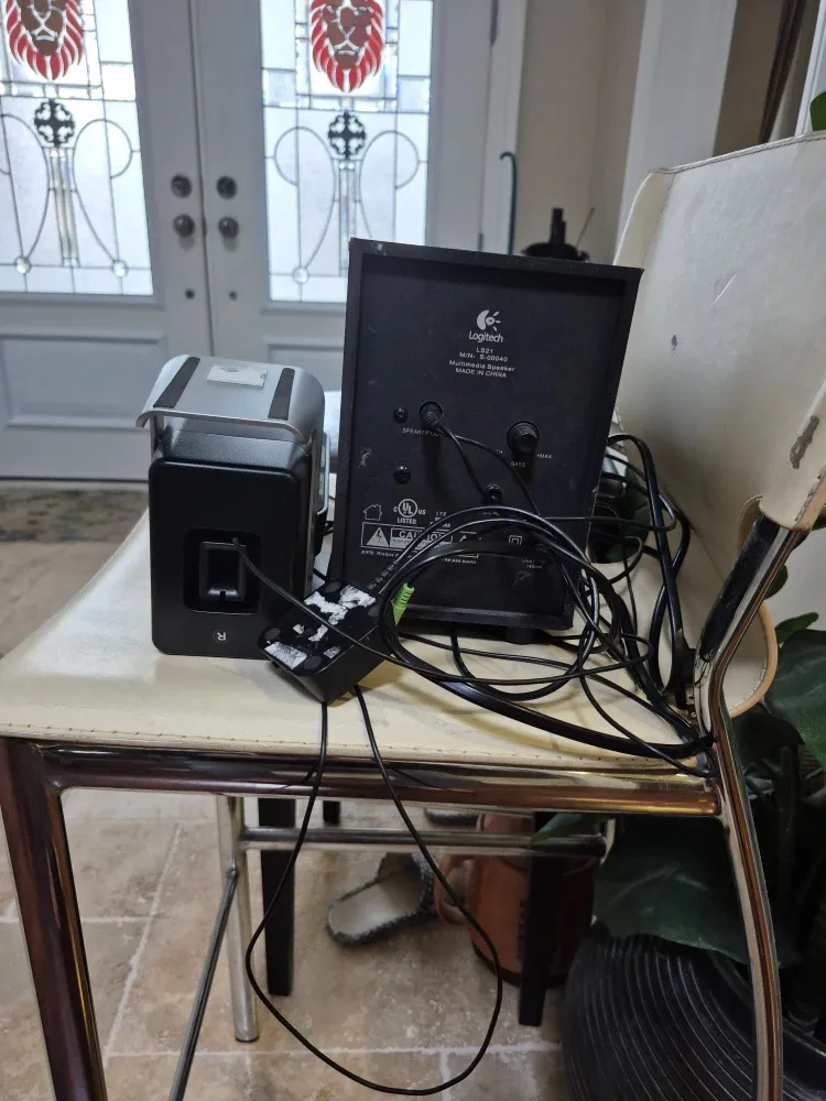 Logitech Z-10 Speakers image indicator(3)