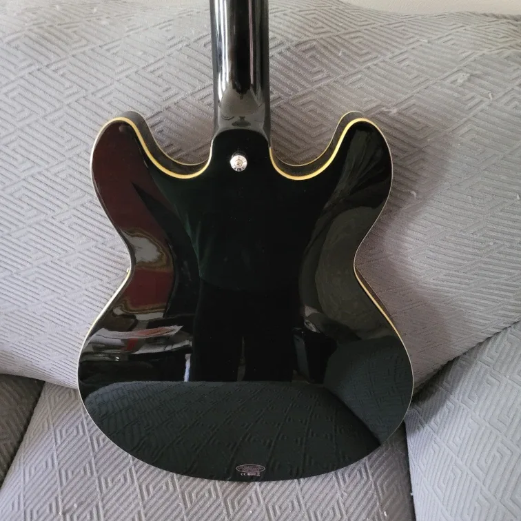 Yamaha Electric Guitar with Dragon Design image indicator(2)