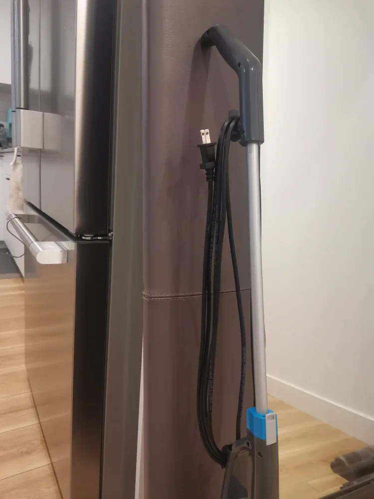 Bissell FeatherWeight Stick Lightweight Bagless Vacuum image indicator(2)