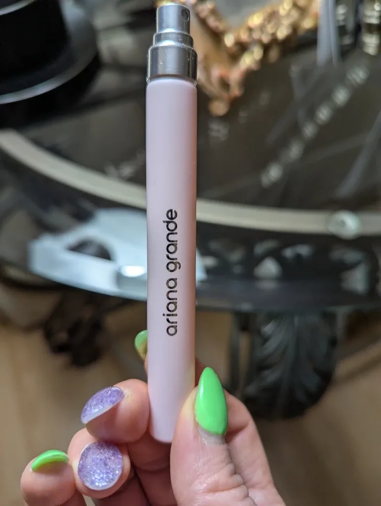 Ariana Grande Cloud Pink Perfume