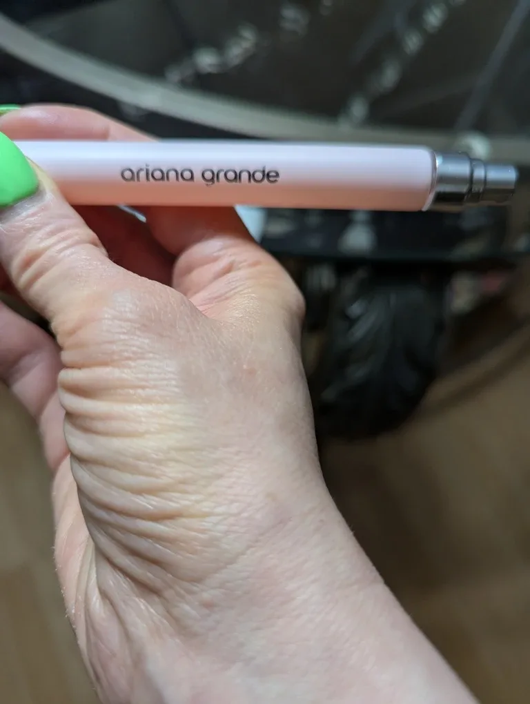 Ariana Grande Cloud Pink Perfume image indicator(2)