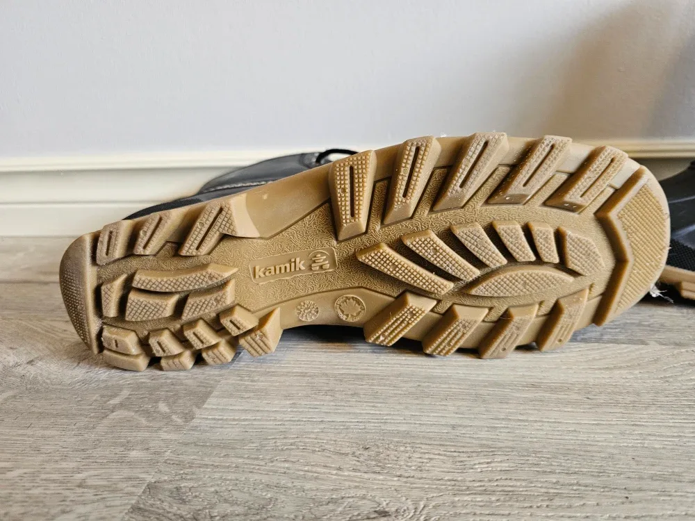 Kamik winter boots size 11 image indicator(3)