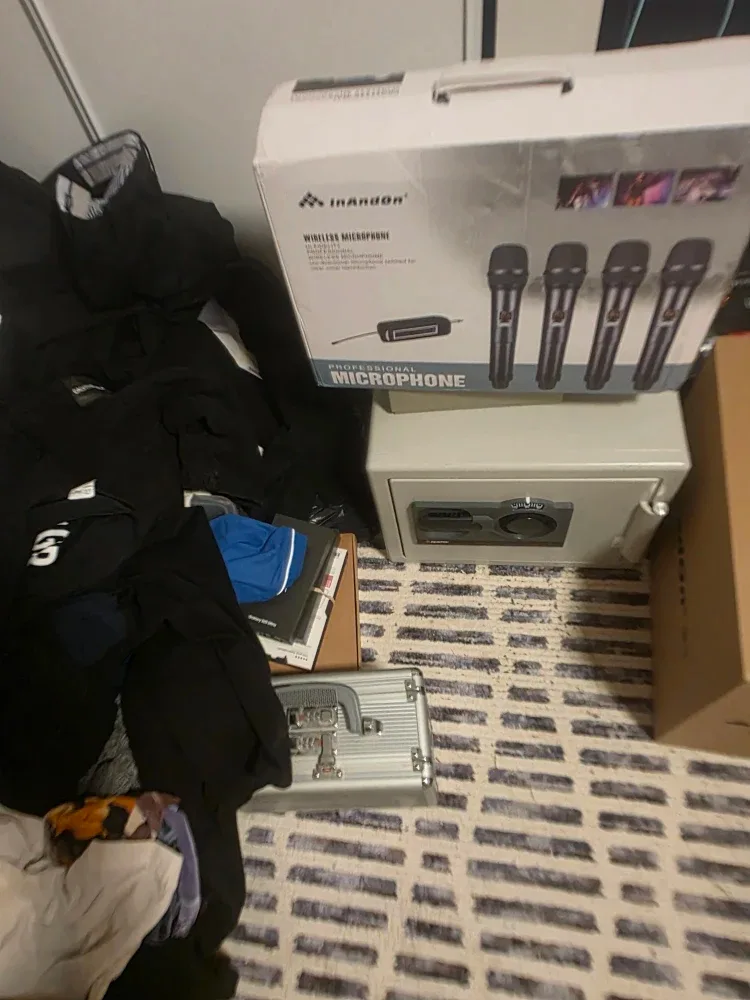 InAndOn Wireless Microphone Karaoke System image indicator(3)