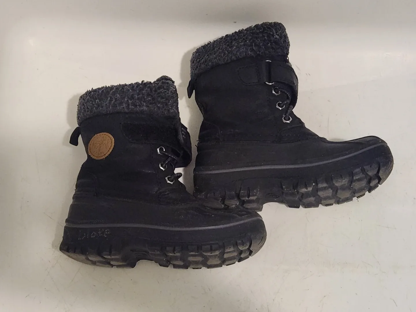 Boys winter boots- Size 9 image indicator(2)