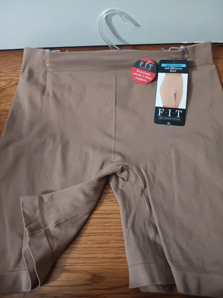 F.I.T Light Control Soft Seamless Short - XL