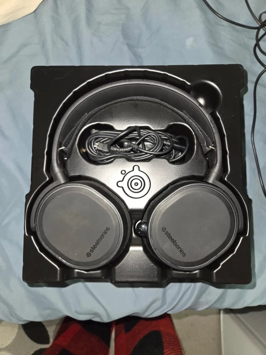 SteelSeries Arctis 5 Gaming Headset - Like New! image indicator(4)