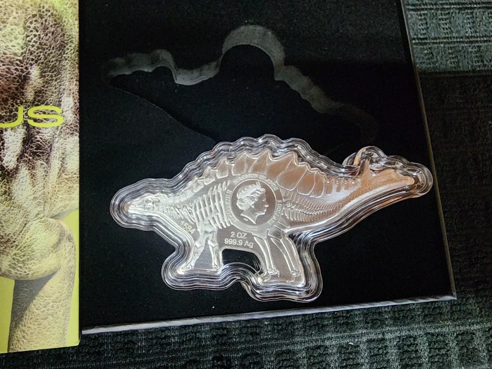 Dinosaurs of North America: Stegosaurus 2oz Fine Silver image indicator(4)