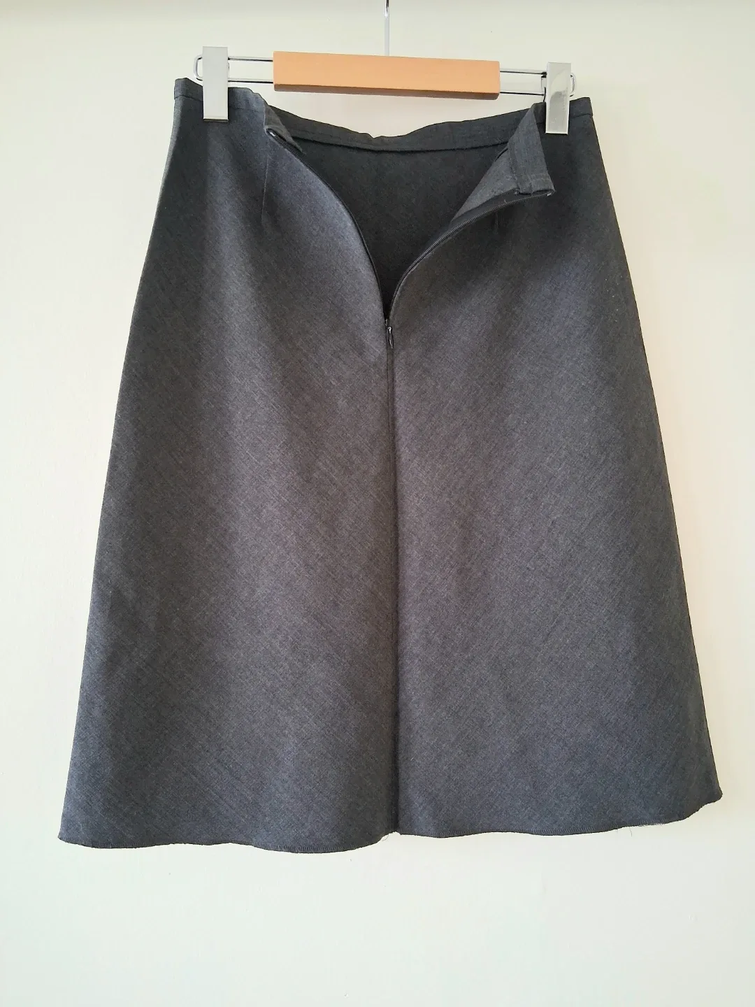 Darker Grey Sz M, Best Offer 💰 or Trade for Plant Cuttings🌷 image indicator(4)