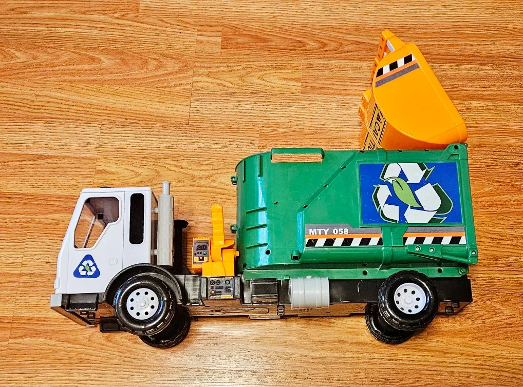 Toy Garbage Truck 🚑