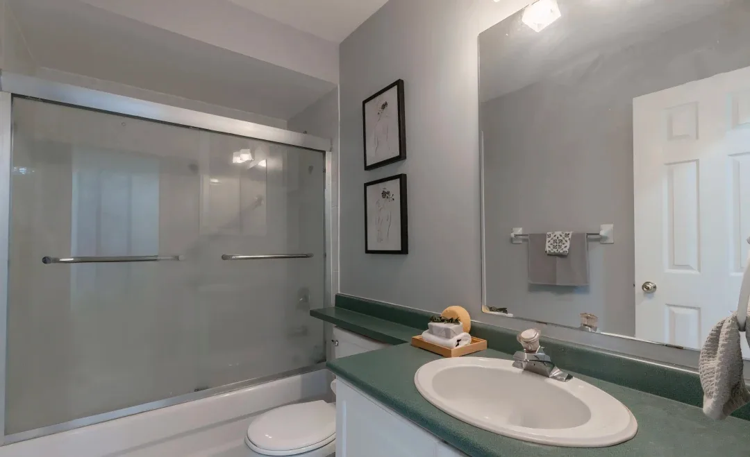 Private room for rent on upper floor image indicator(7)