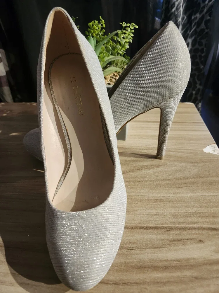 Le Chateau Silver Heels image indicator(2)