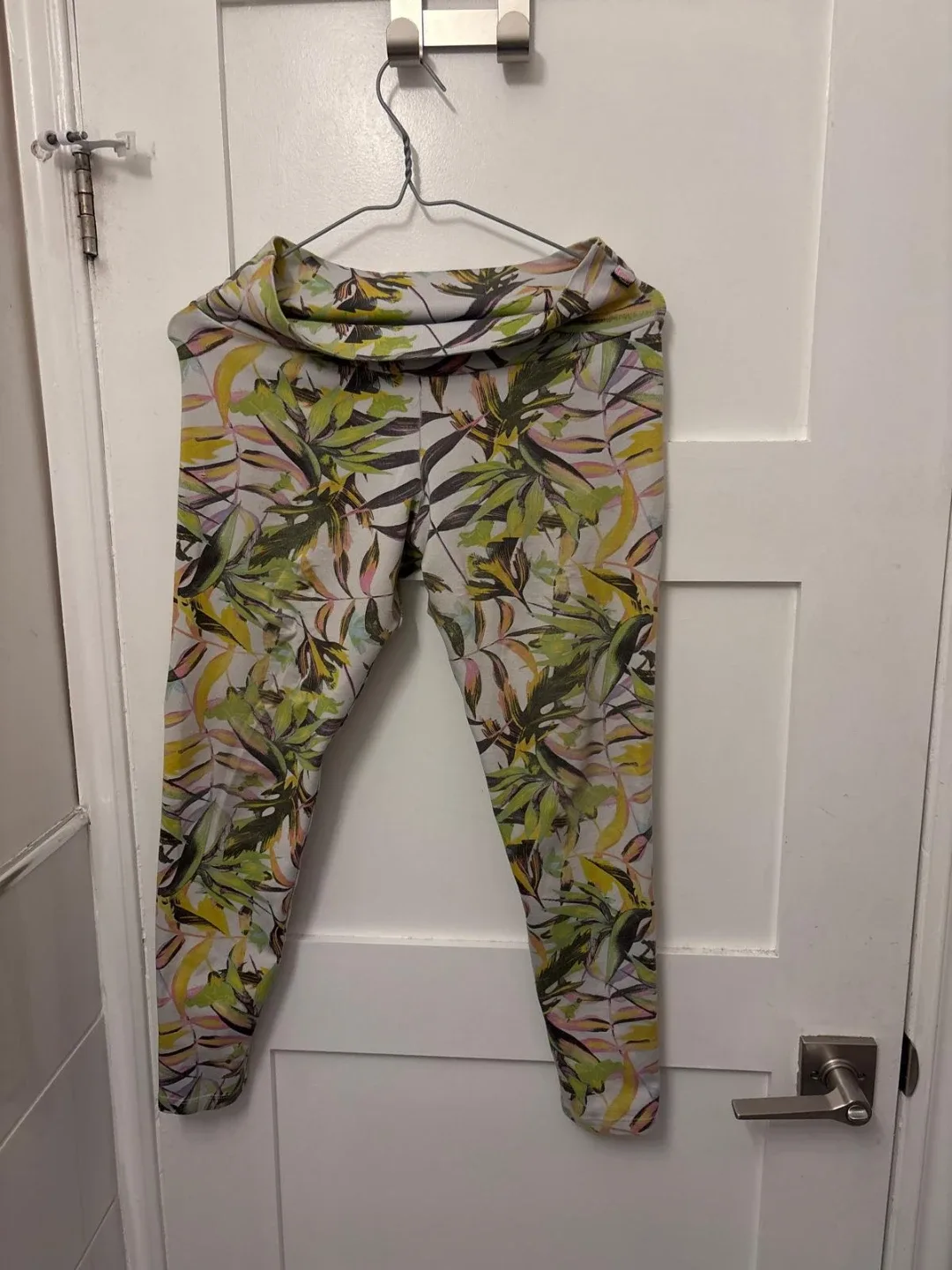 Kaisan Modas Patterned Leggings thumbnail