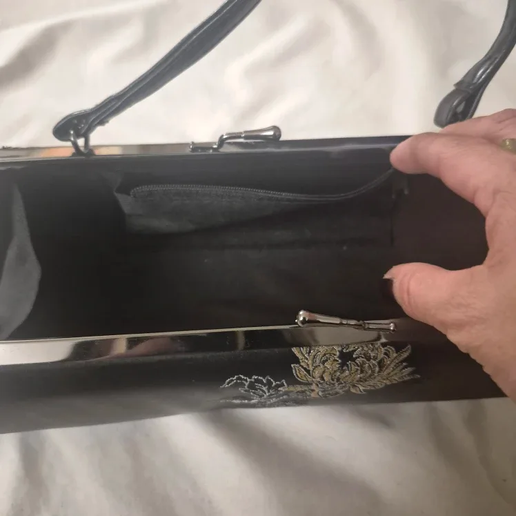 Floral Embroidered Clutch Purse image indicator(5)