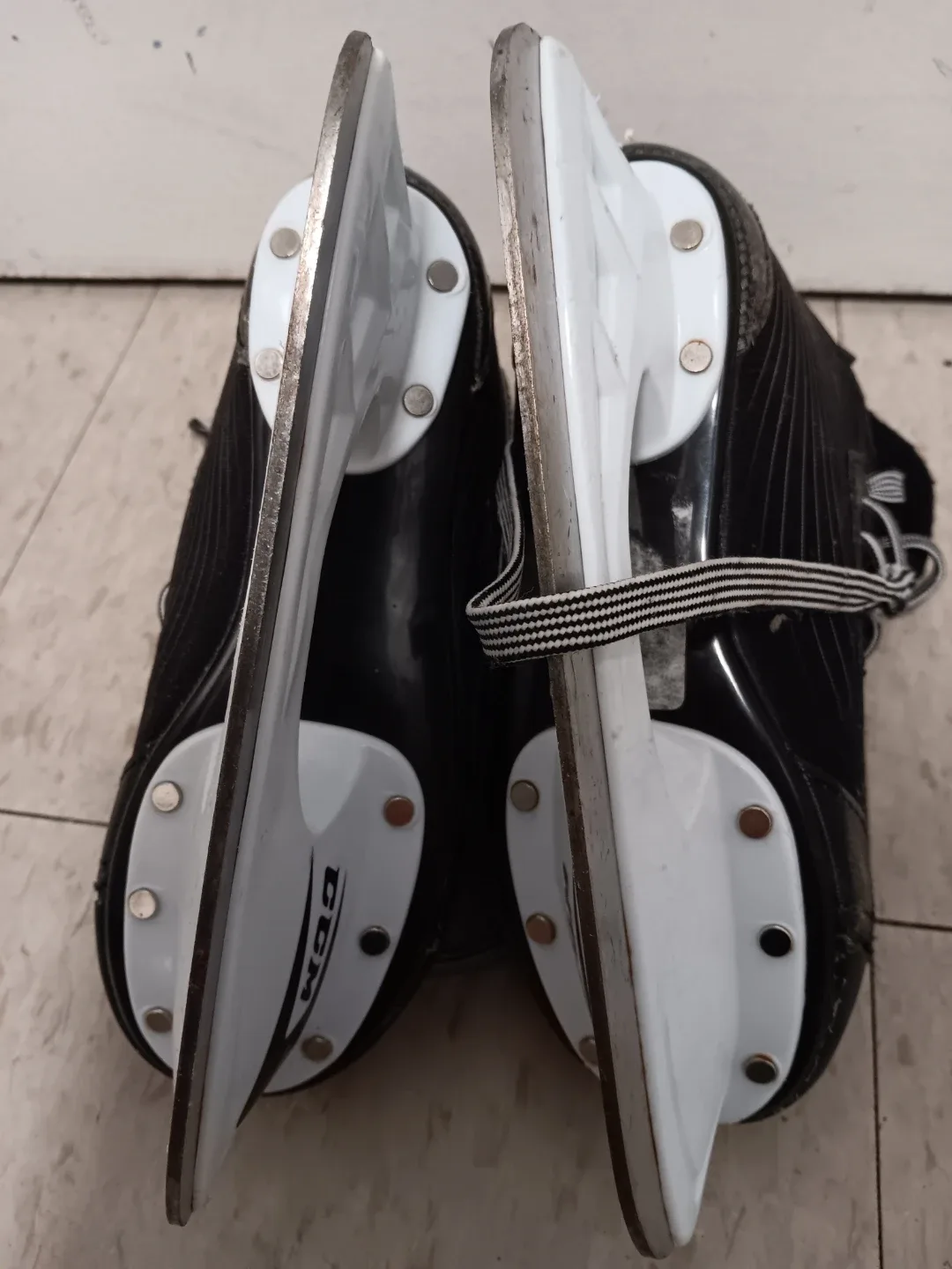 CCM kids Custom Ice Skates image indicator(4)