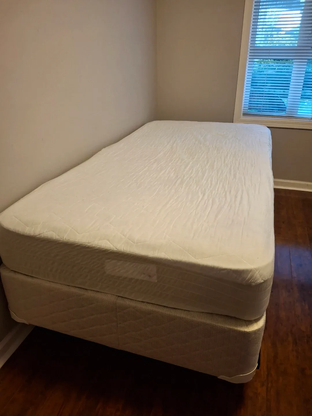 Single Bed Frame & Mattress image indicator(2)