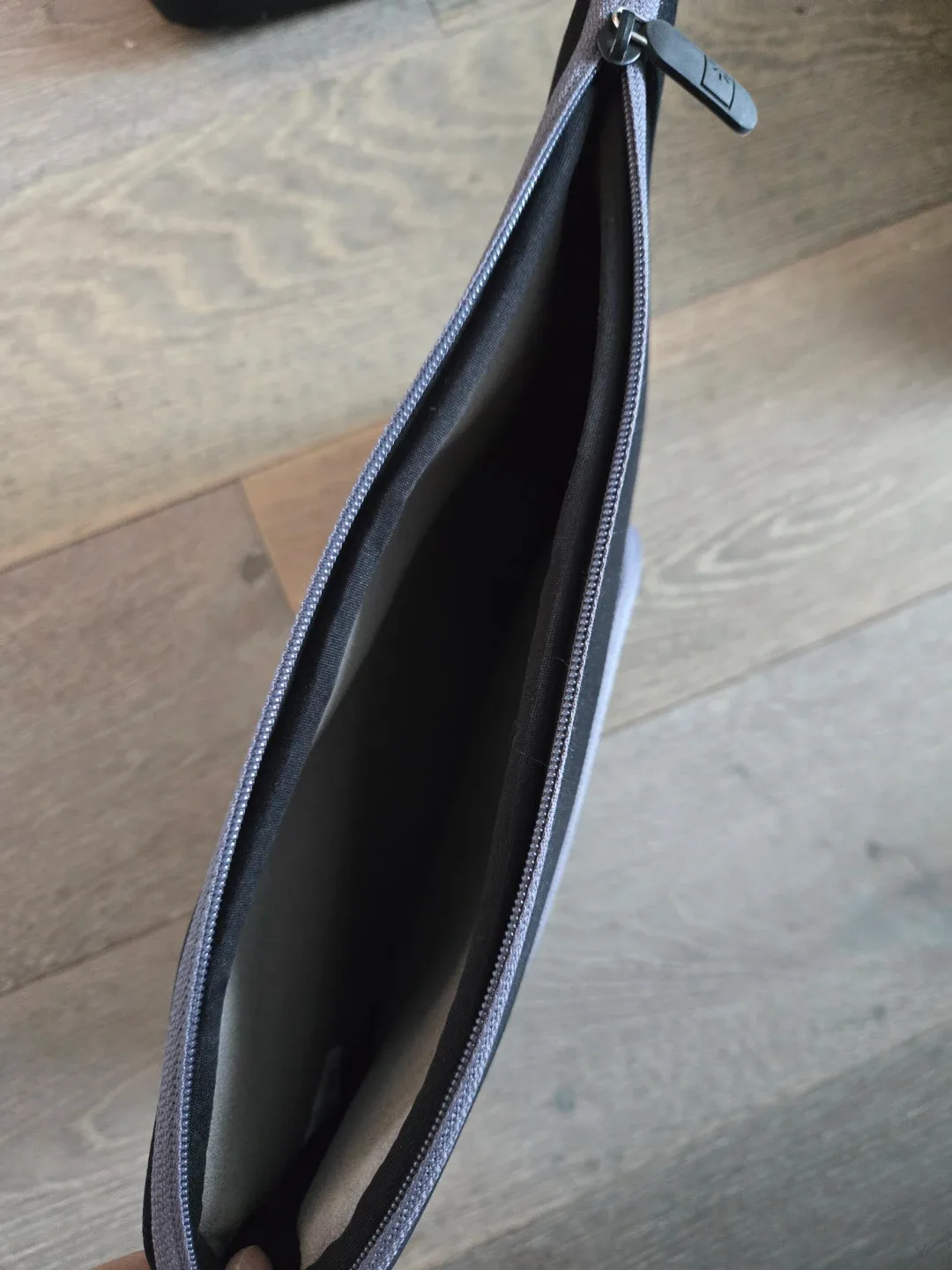 Incase Laptop Sleeve Black image indicator(2)