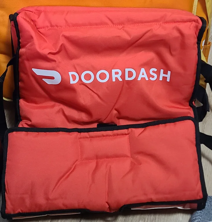 SkipTheDishes & DoorDash Delivery Bag image indicator(2)