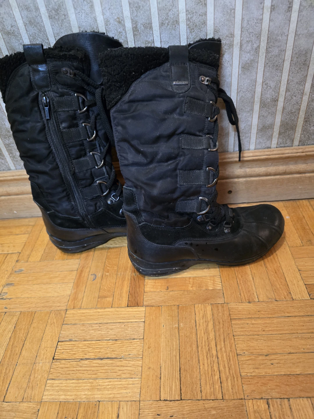 Womens GEOX Black Winter Boots IN GUC size 8 - photo 2