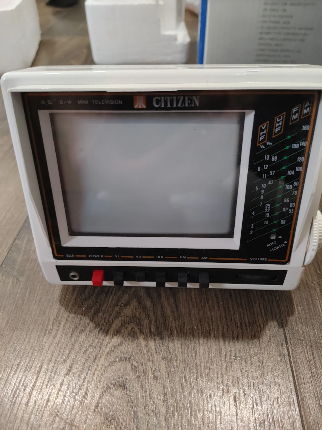 🧡RARE VINTAGE CITIZEN 4.5" B & W TELEVISION & AM/FM RADIO NEW