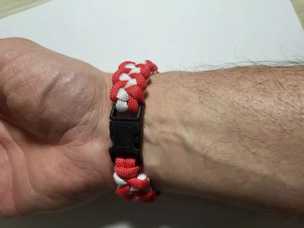 Handmade Red & White Paracord Bracelet image indicator(2)