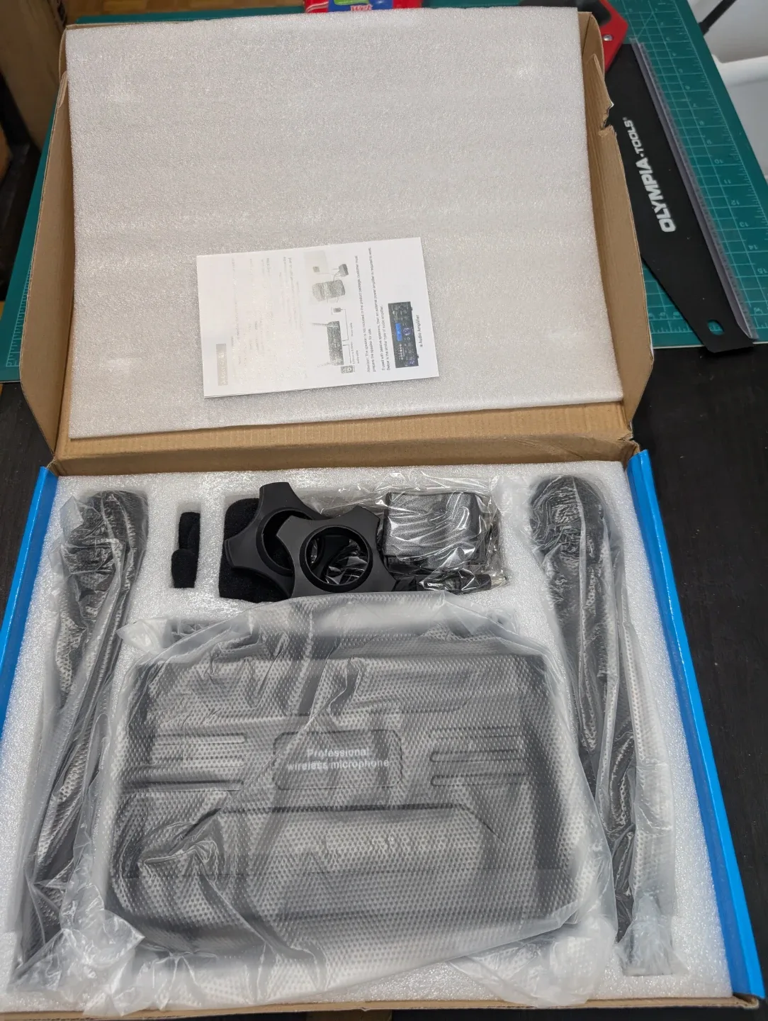 Wireless Microphone System - New in Box! image indicator(2)