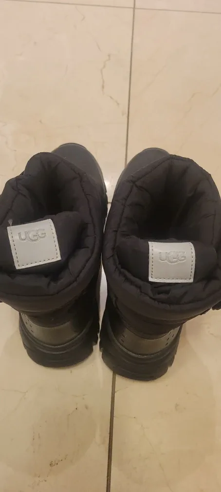 UGG womens' Fluff Mini Waterproof Boot - Size 5.5