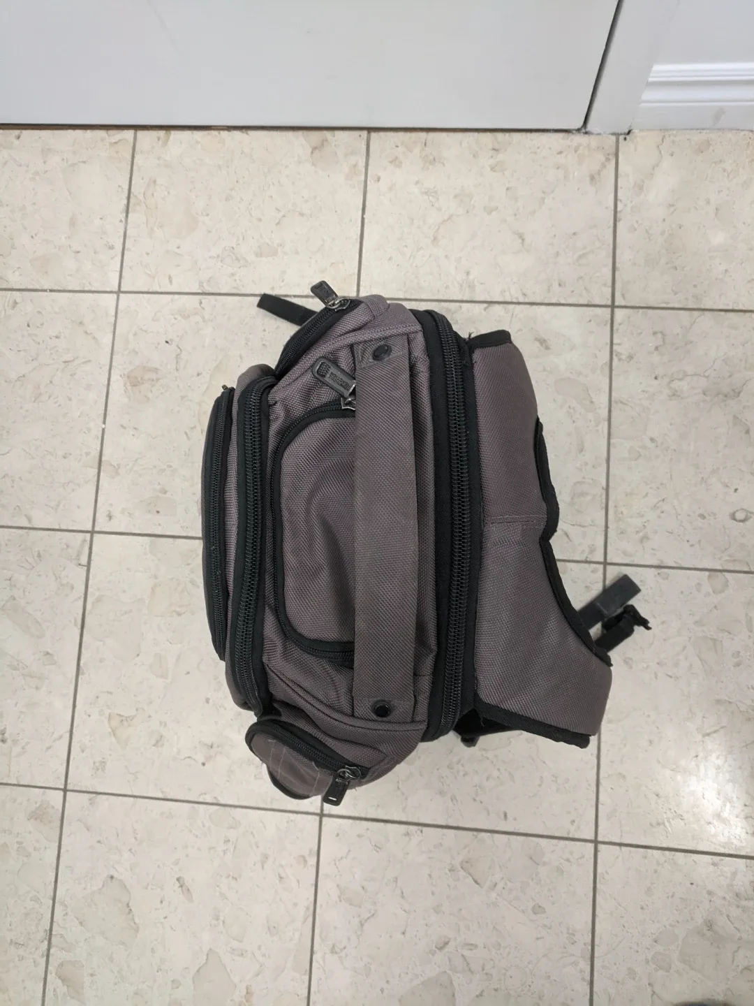 Kenneth Cole Reaction Backpack image indicator(3)