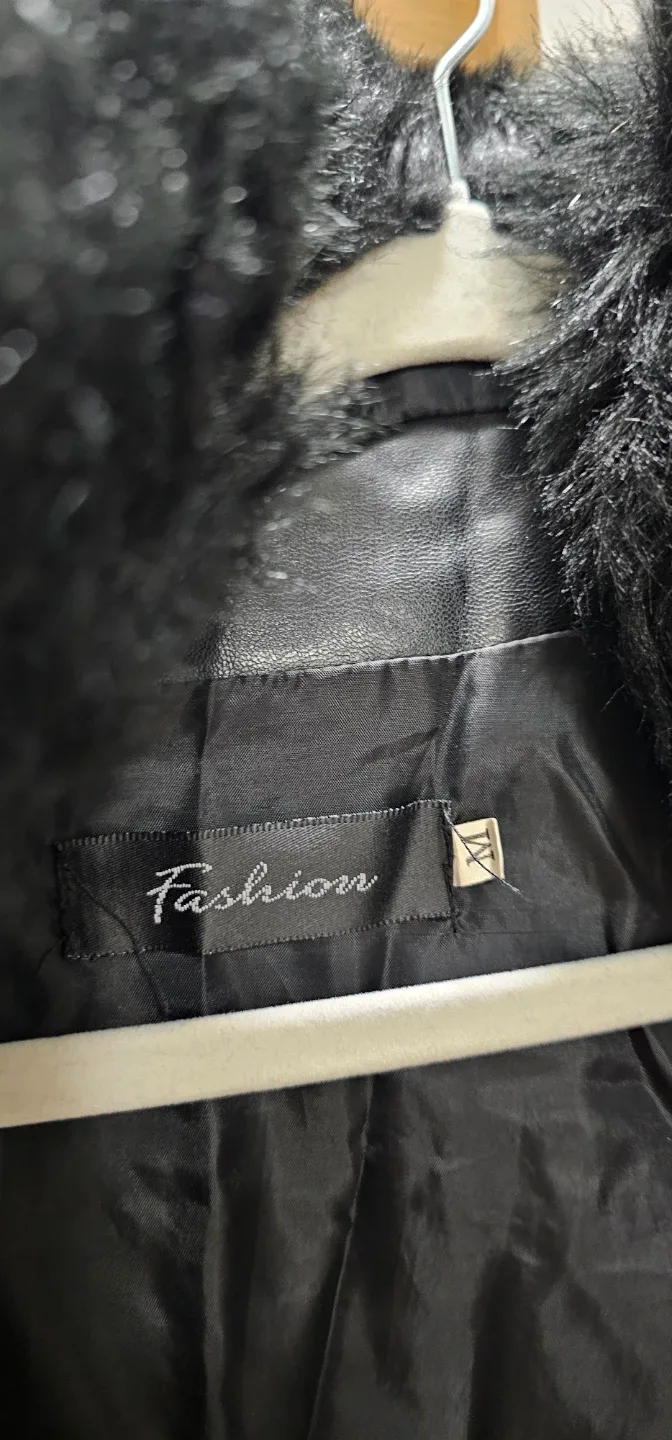 Fashion Black Faux Fur Cropped Jacket - Size M image indicator(2)