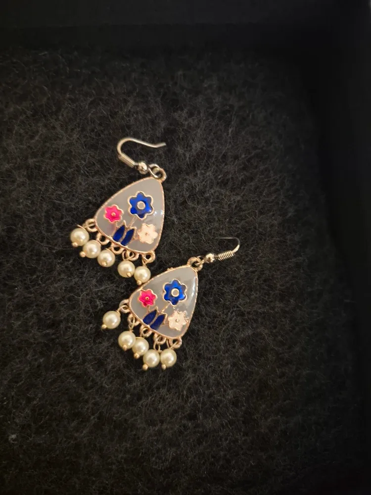 Assorted Earrings image indicator(4)