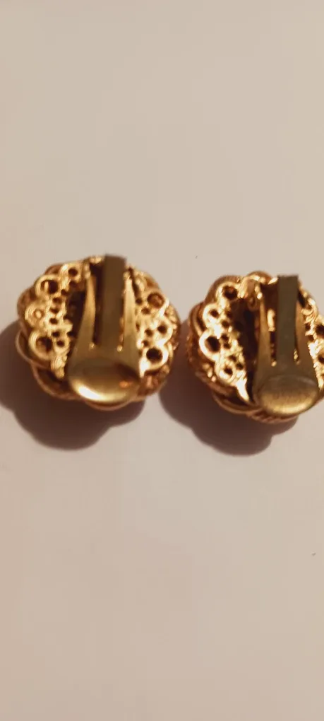 Beautiful Vintage Gold Tone Pearl Clip On Earrings image indicator(4)