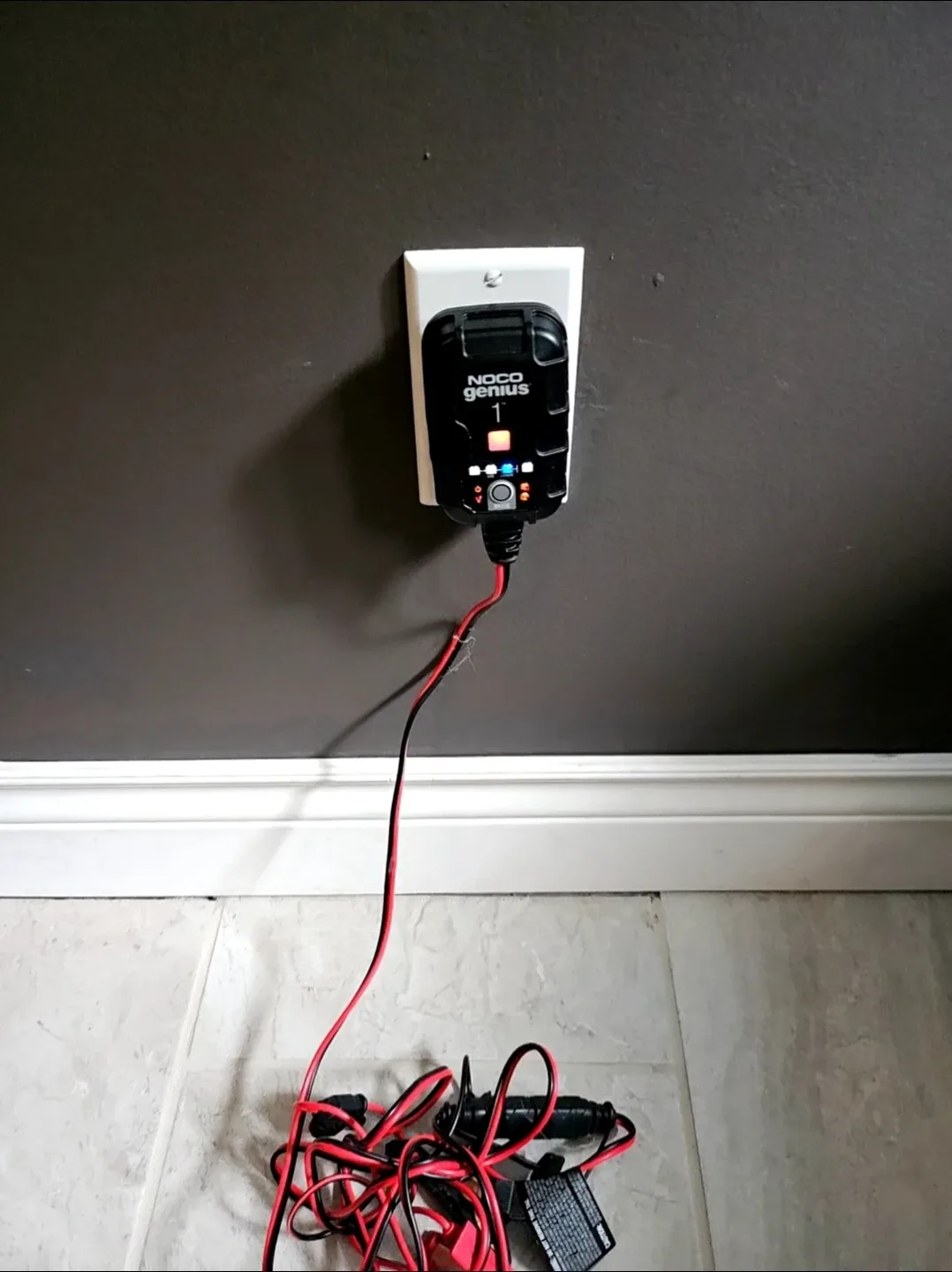 NOCO Genius 1 Battery Charger/Maintainer - Like New! image indicator(5)