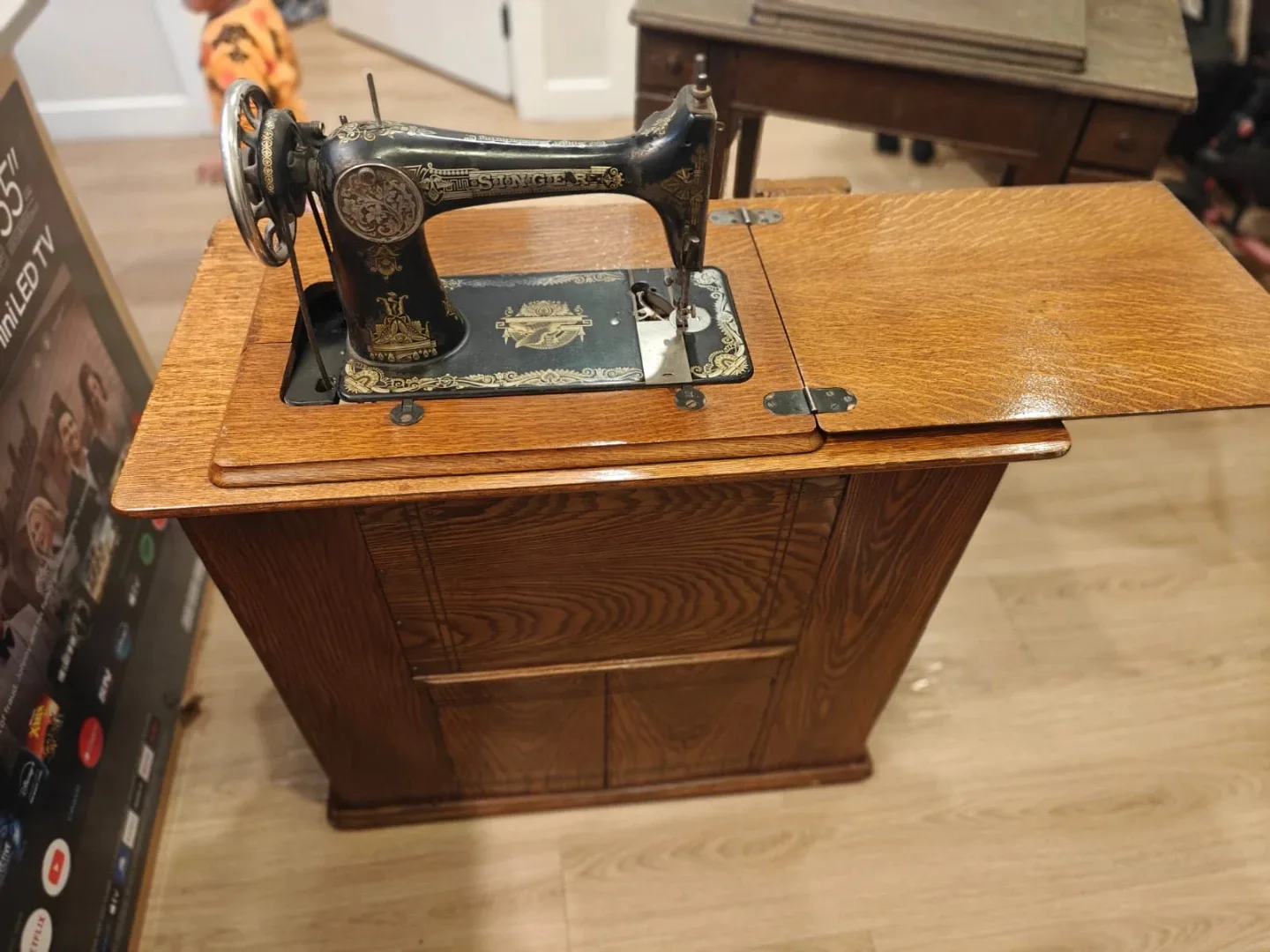 Vintage Singer Sewing Machine with Cabinet