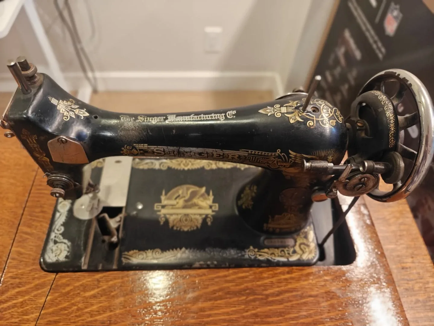 Vintage Singer Sewing Machine with Cabinet image indicator(5)
