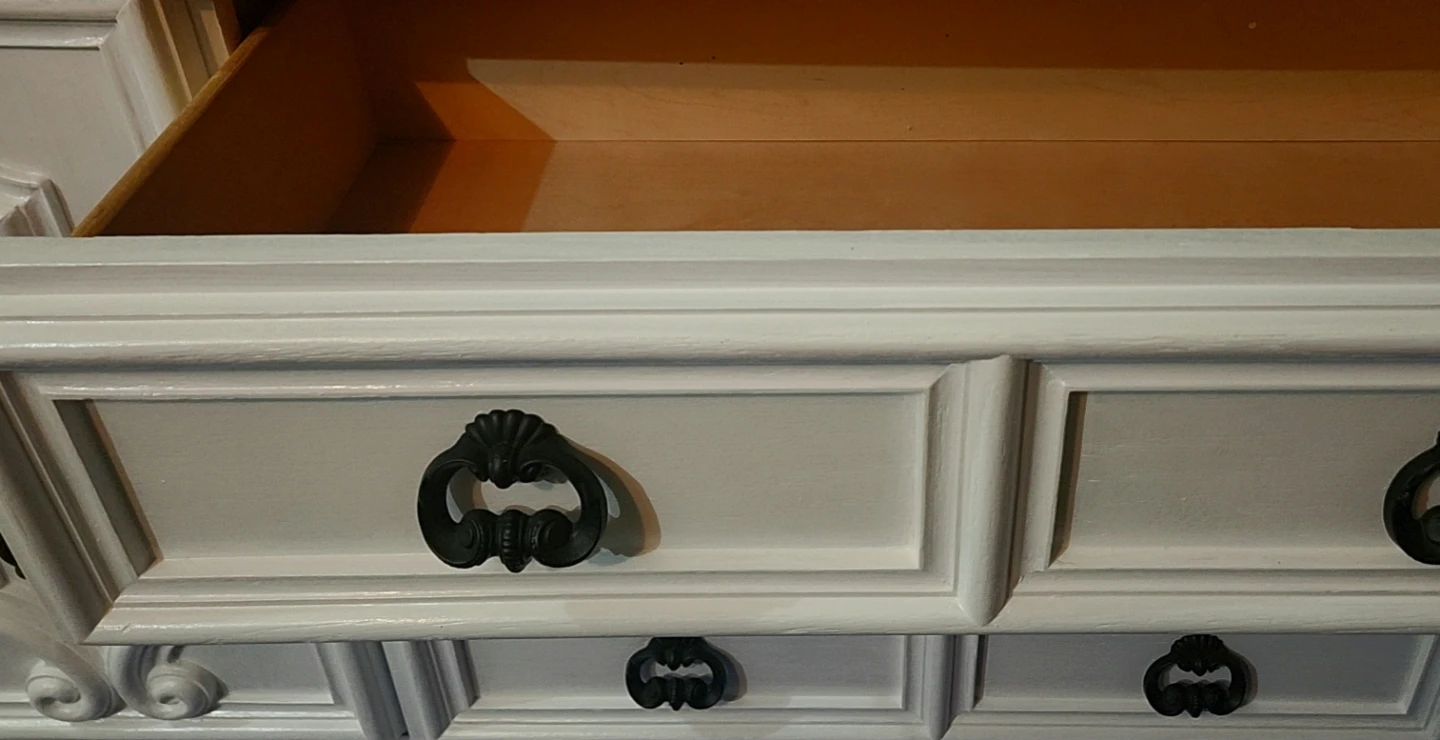White dresser/ credenza/ dresser - photo 2